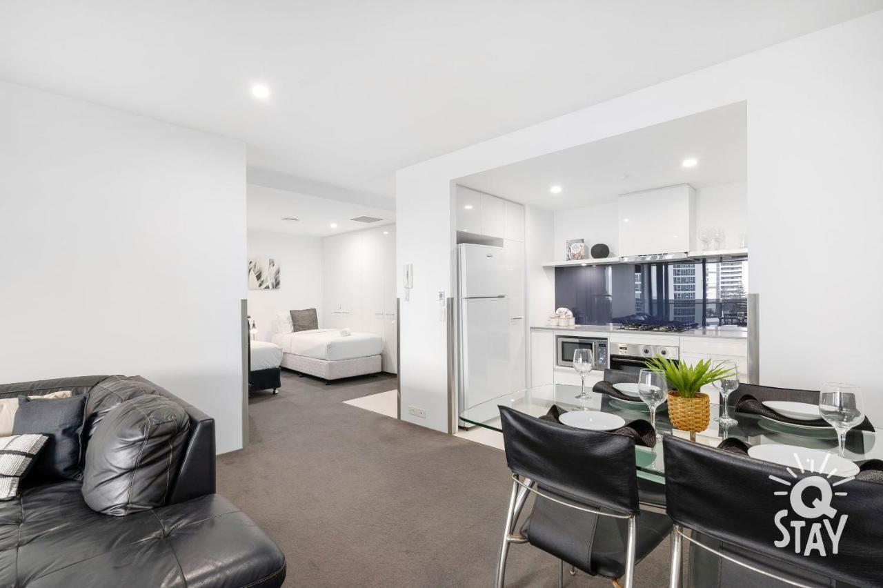 Kids Free In Hinterland View 1 Bedroom Spa At Circle On Cavill - Q Apartment *